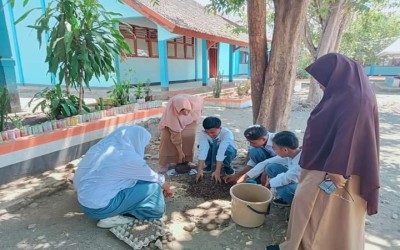 Siswa Fase- E Sekolah Menengah Pertama Perintis 2 | Bandar Lampung Melakukan Kegiatan P5 dengan Tema Kewirausahaan