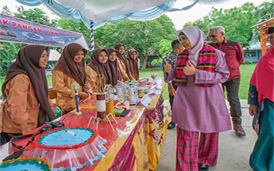 Wakil Gubernur Daerah Khusus Ibukota Jakarta Tinjau Stand Pangan Siswa Sekolah Menengah Pertama Perintis 2 | Bandar Lampung
